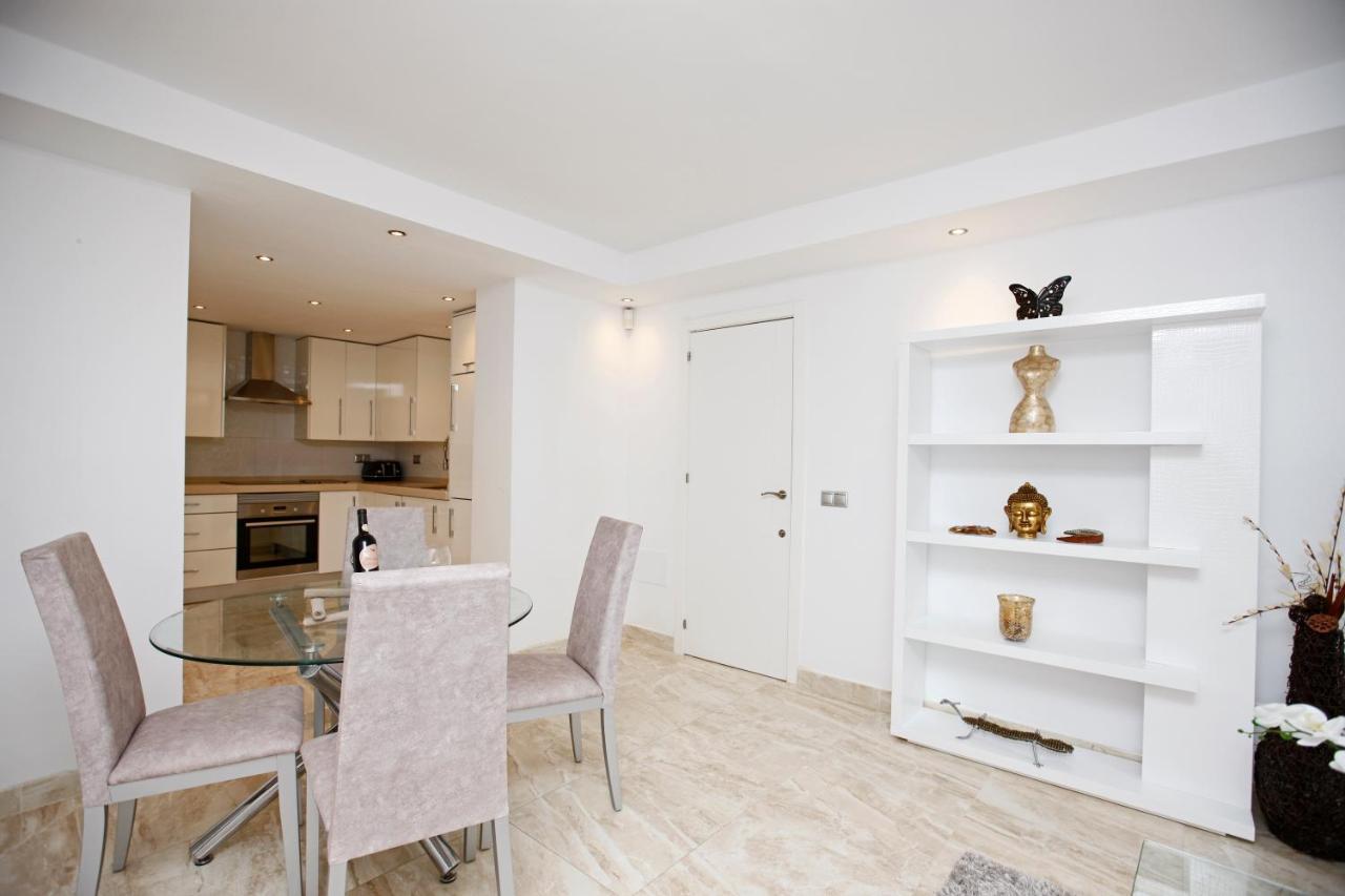 R02 Luxury Apartment In Villa With Pool And Garden マルベーリャ エクステリア 写真