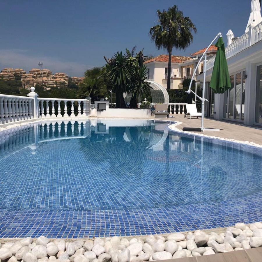 R02 Luxury Apartment In Villa With Pool And Garden マルベーリャ エクステリア 写真