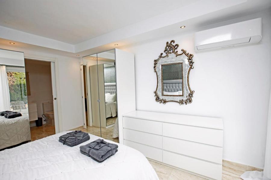 R02 Luxury Apartment In Villa With Pool And Garden マルベーリャ エクステリア 写真