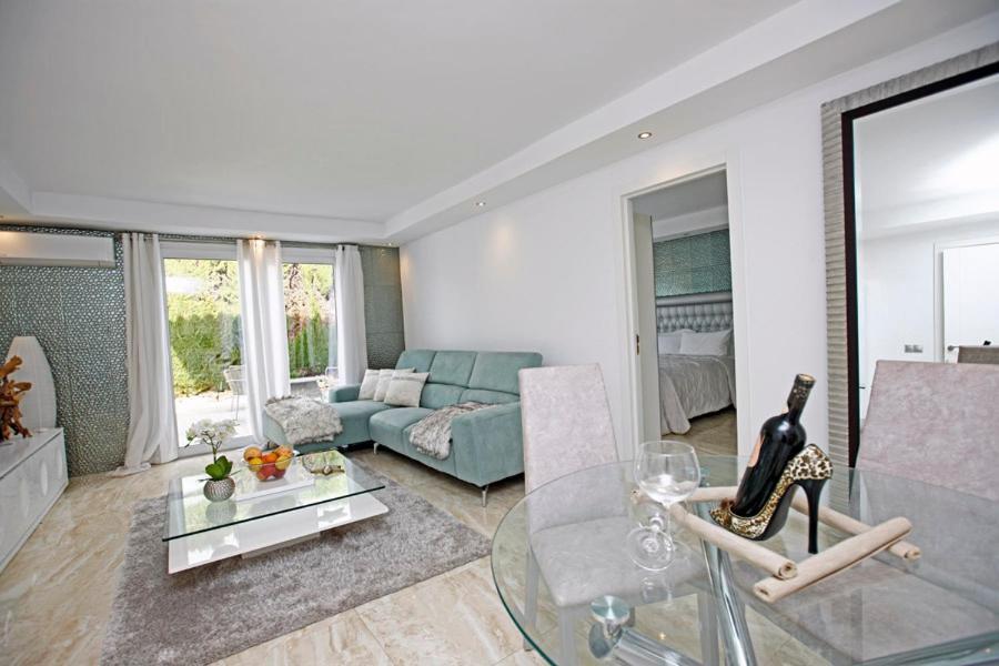 R02 Luxury Apartment In Villa With Pool And Garden マルベーリャ エクステリア 写真